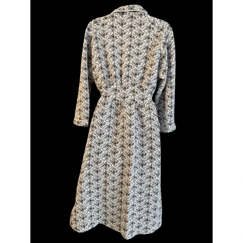 Eileen West Quilted Cotton Robe S/M White Gray Floral Long Belted Bathrobe